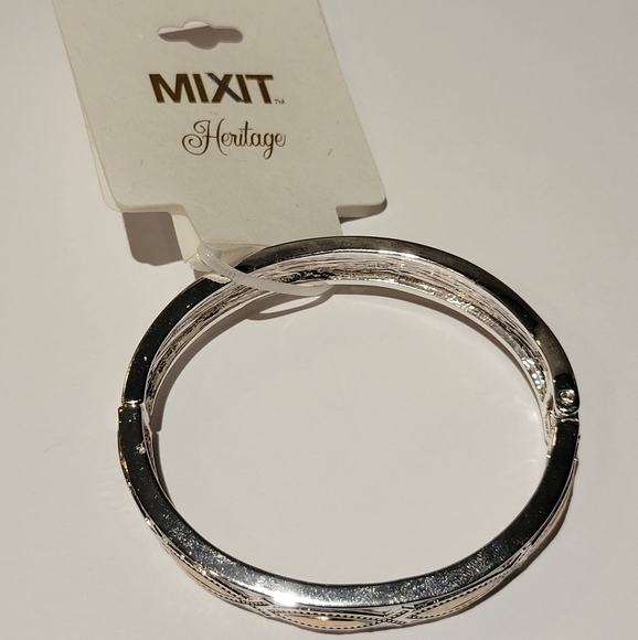 Mixit Heritage Fish Bangle - Picture 5 of 7